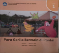 PARA GORILA BERMAIN DI PANTAI